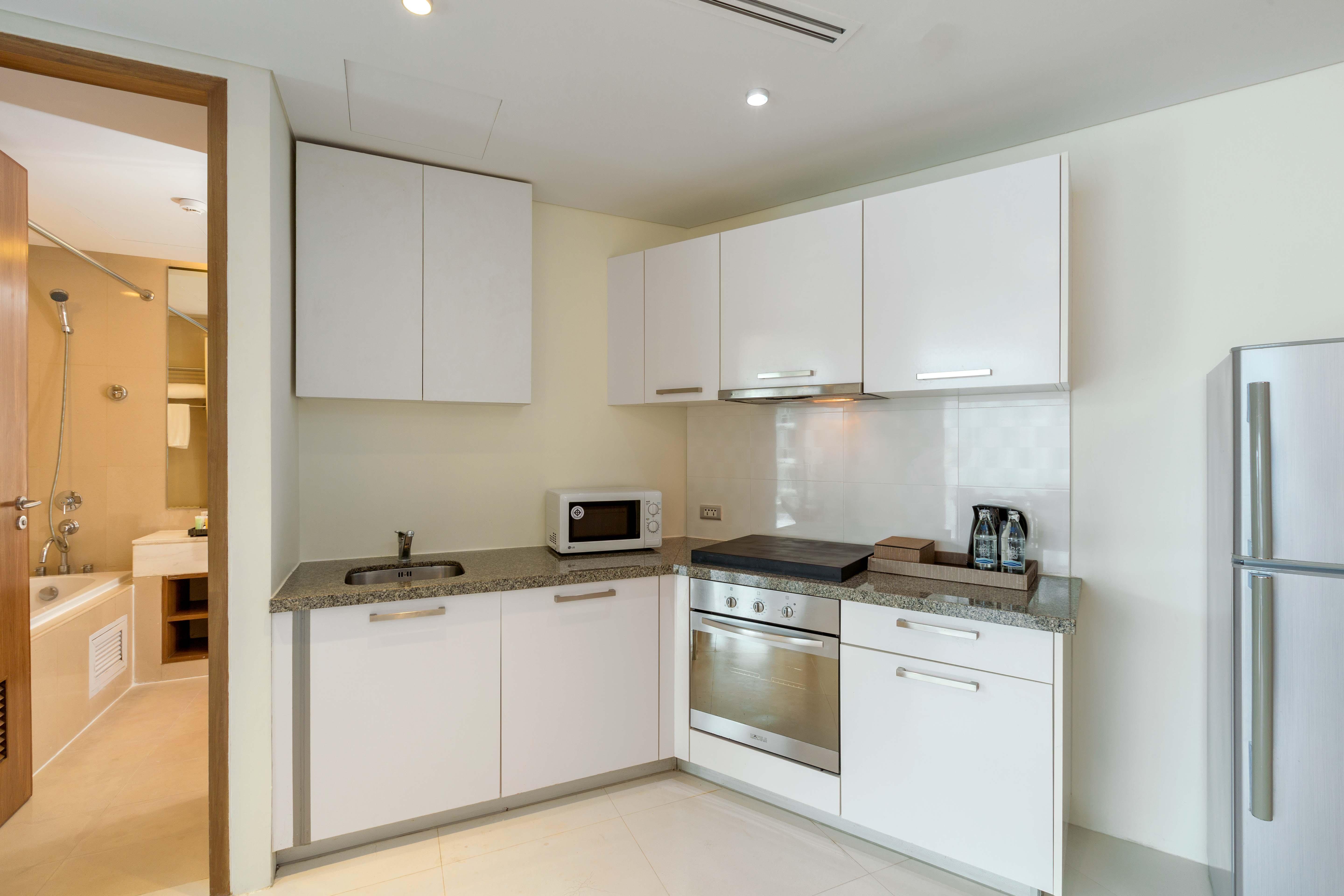 Splash Beach Resort, Maikhao Phuket - Sha Extra Plus Maikhau-part Kültér fotó A modern kitchen
