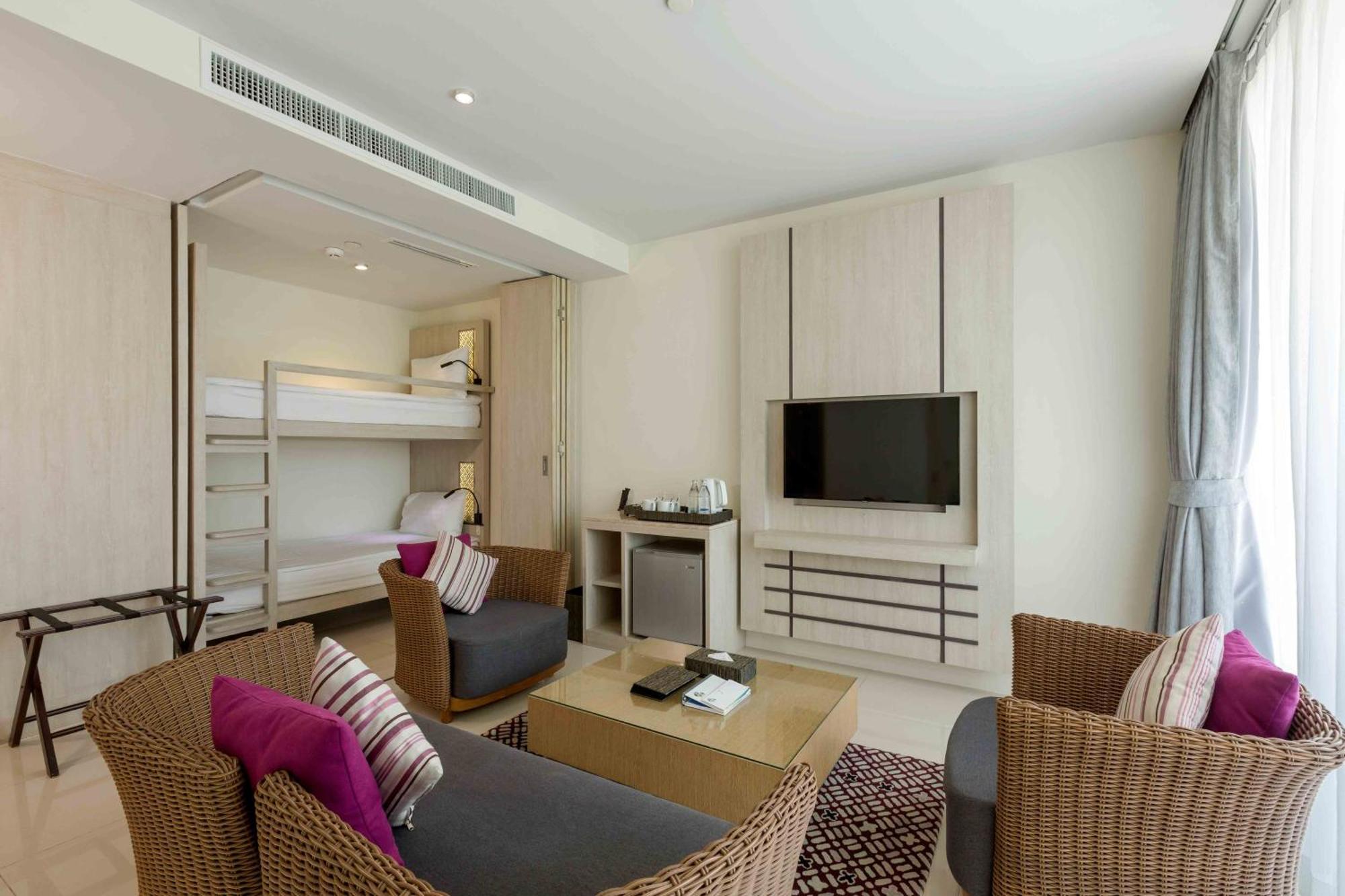 Splash Beach Resort, Maikhao Phuket - Sha Extra Plus Maikhau-part Kültér fotó Family Suite