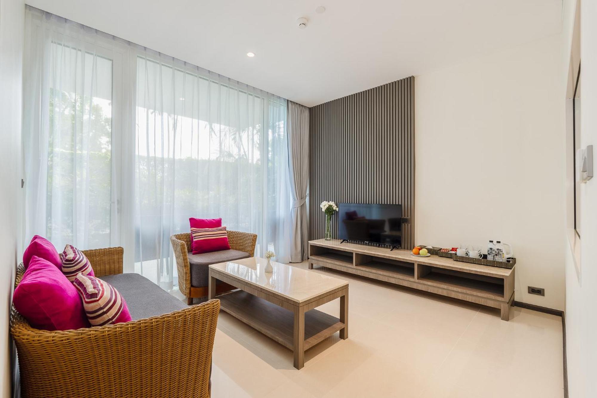 Splash Beach Resort, Maikhao Phuket - Sha Extra Plus Maikhau-part Kültér fotó Living room