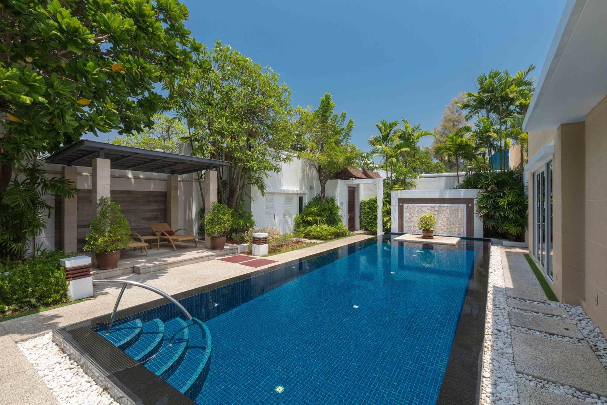 Splash Beach Resort, Maikhao Phuket - Sha Extra Plus Maikhau-part Kültér fotó The swimming pool at the residence
