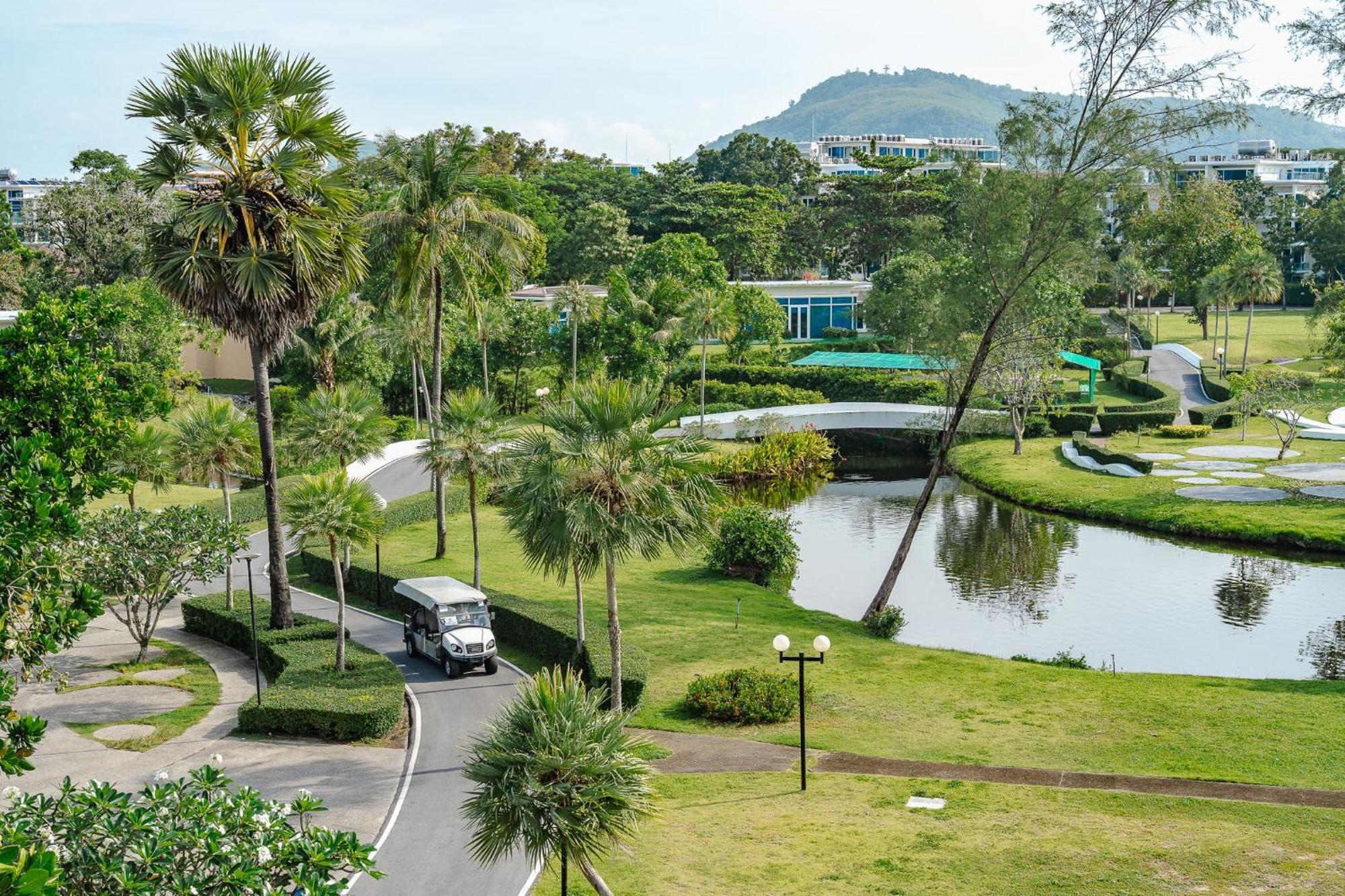 Splash Beach Resort, Maikhao Phuket - Sha Extra Plus Maikhau-part Kültér fotó View of the park